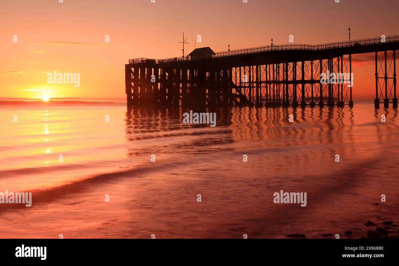 Penarth Pier at Sunrise, Penarth, Vale of Glamorgan, South Wales, Royaume-Uni, Europe Banque D'Images