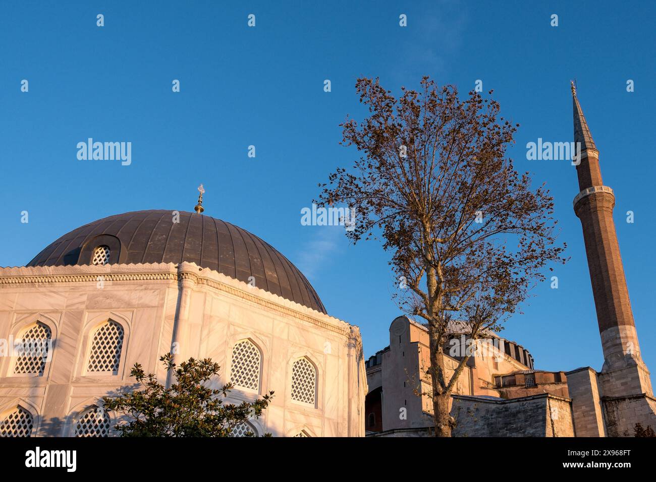 Détail architectural de Sainte-Sophie (Grande Mosquée Sainte-Sophie), à l'origine une église du vie siècle, puis une mosquée et plus tard un musée avant d'être abic Banque D'Images