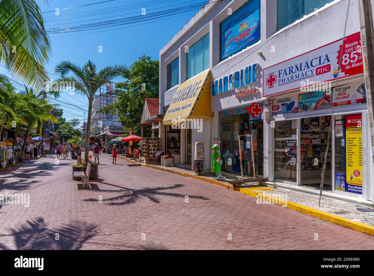 Vue des magasins sur la 5ème Avenue, Playa del Carmen, Côte des Caraïbes, péninsule du Yucatan, Riviera Maya, Mexique, Amérique du Nord Banque D'Images