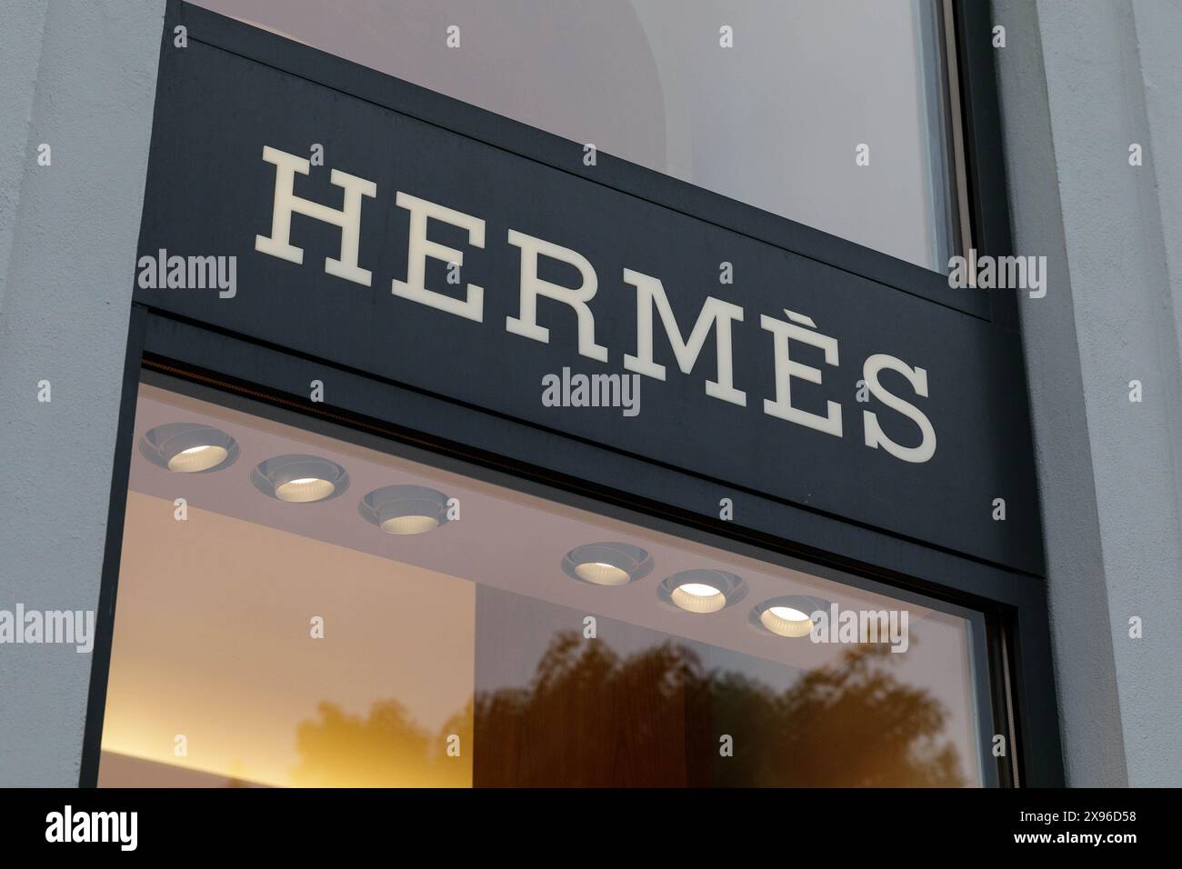 Le logo Hermes est visible sur le magasin de la marque, situé dans le centre de Copenhague. Hermès International S.A. est une maison de design de luxe française. Banque D'Images