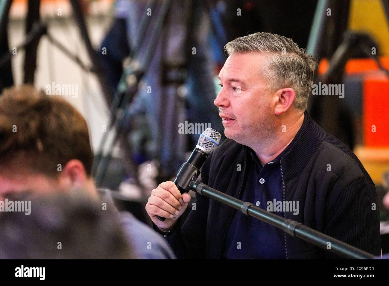 Zeist, pays-Bas. 29 mai 2024. ZEIST, PAYS-BAS - MAI 29 : le journaliste Martijn Krabbendam lors d'une conférence de presse de l'équipe néerlandaise de football masculin avant l'EURO 2024 au campus de la KNVB le 29 mai 2024 à Zeist, pays-Bas. (Photo de René Nijhuis/Orange Pictures) crédit : Orange pics BV/Alamy Live News Banque D'Images