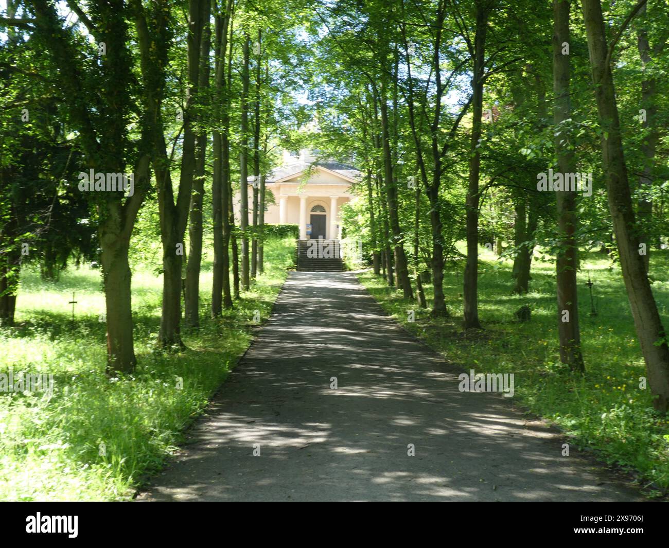 Fürstengruft in Weimar Die von 1823 bis 1828 erbaute Fürstengruft auf dem Historischen Friedhof. Grablege des Hauses Sachsen-Weimar und Eisenach. Seit 1832 auch mit den Särgen von Goethe und Schiller *** crypte des Princes à Weimar la crypte des Princes du cimetière historique, construite entre 1823 et 1828, est le lieu de sépulture de la maison de Saxe Weimar et Eisenach depuis 1832, avec également les cercueils de Goethe et Schiller Copyright: xStopperx/xEibner-Pressefotox EP_asr Banque D'Images