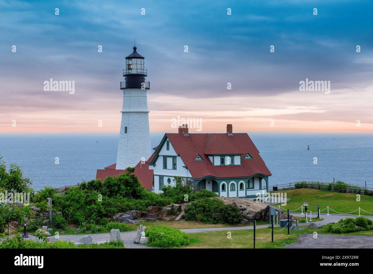 Phare de Portland Head au lever du soleil dans le Maine, Nouvelle-Angleterre, États-Unis. Banque D'Images