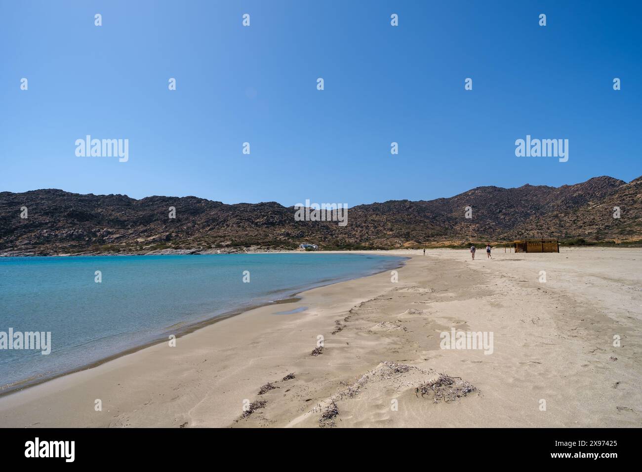 IOS, Grèce - 2 mai 2024 : vue panoramique sur la célèbre plage de sable de Manganari dans les cyclades d'iOS en Grèce Banque D'Images