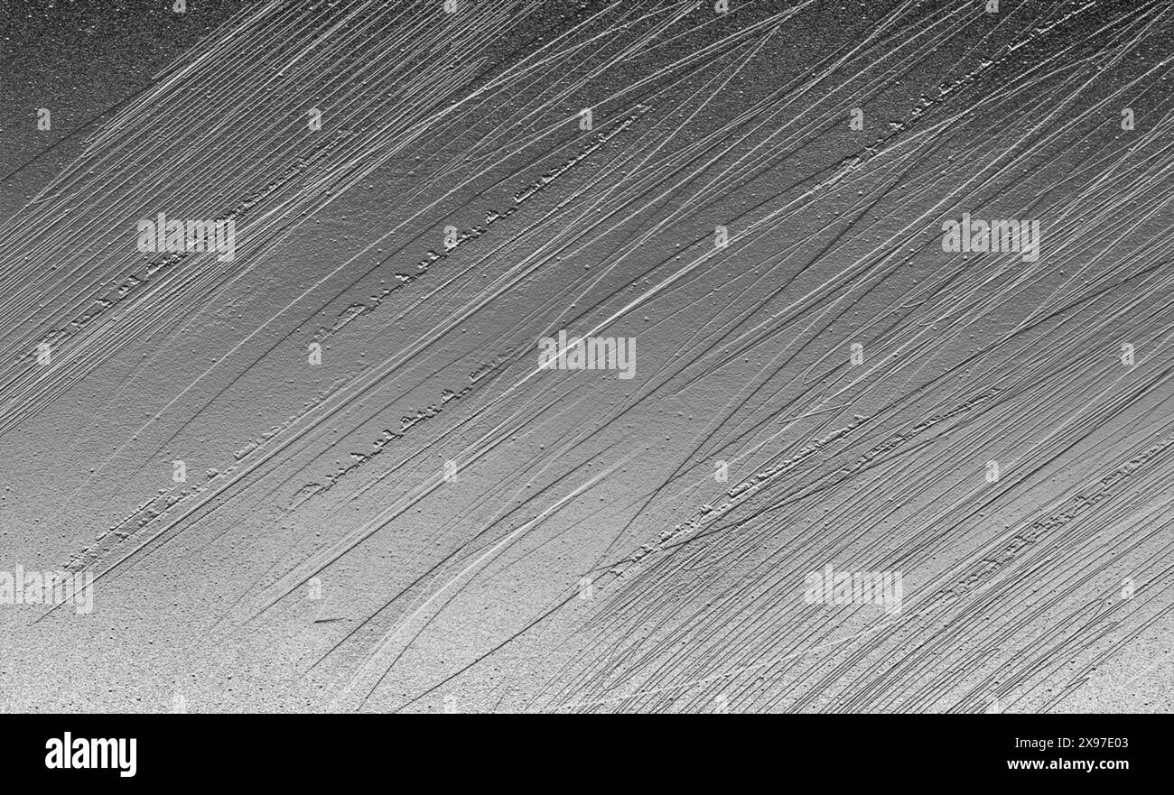 Image abstraite monochrome avec stries diagonales créant un motif texturé Banque D'Images