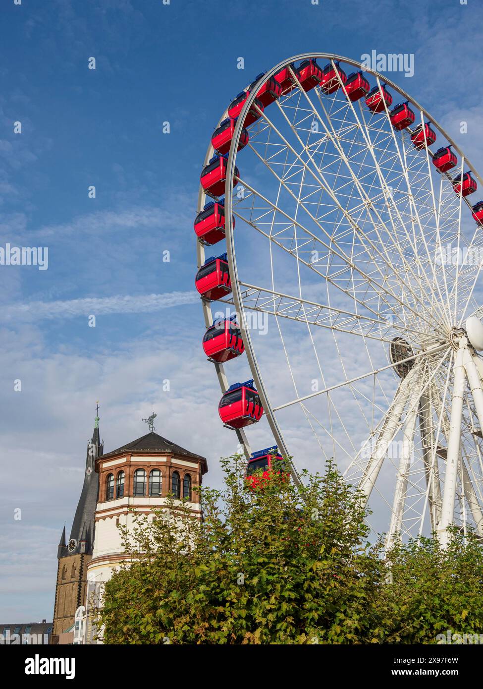 Ciel bleu gondoles rouges Banque de photographies et d’images à haute ...