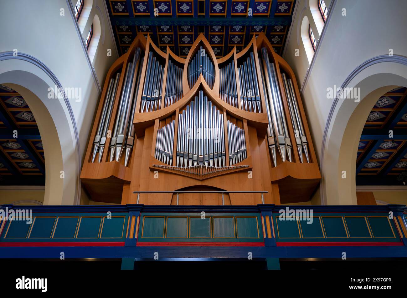 Vue intérieure de l'orgue par Alexander Schuke, aménagée Marien am Behnitz, Marienkirche, deuxième plus ancienne église catholique de Berlin, quartier Spandau Banque D'Images
