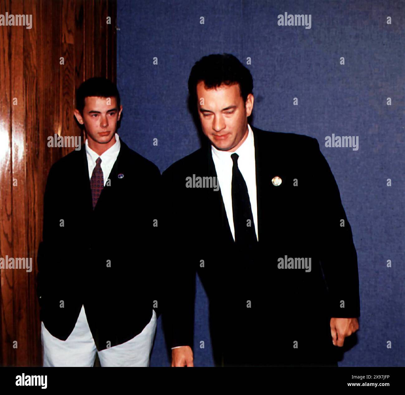 K2254JKEL SD0726.TOM HANKS ET SON FILS COLIN AU DÉJEUNER DE LA PNJ POUR JIM LOVELL, ONT REÇU LA MÉDAILLE SPATIALE NATIONALE DU PRÉSIDENT. JAMES M KELLY/ 1995(crédit image : © James M. Kelly/ZUMA Wire) USAGE ÉDITORIAL SEULEMENT! Non destiné à UN USAGE commercial ! Banque D'Images