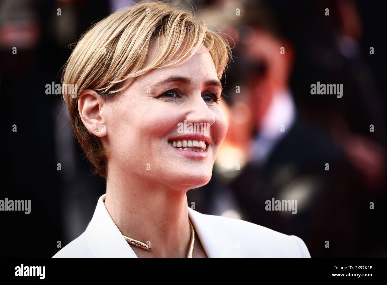 Cannes, France. 17 mai 2024. Judith Godreche assiste au tapis rouge de « genres de gentillesse » au 77e Festival annuel de Cannes au Palais des Festivals le 17 mai 2024 à Cannes, France. (Photo de Beata Zawrzel/NurPhoto) crédit : NurPhoto SRL/Alamy Live News Banque D'Images