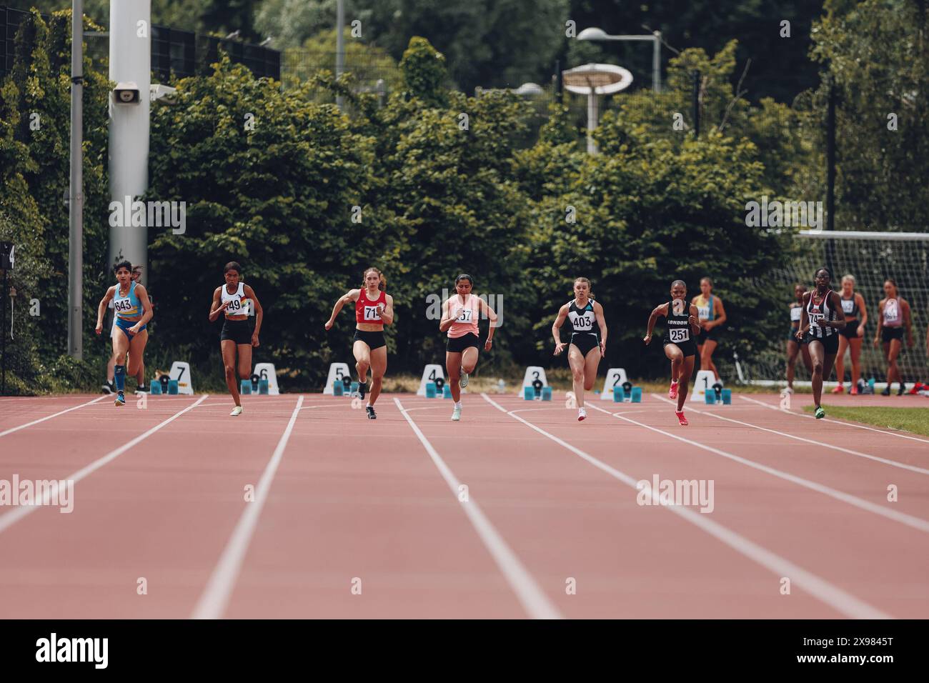 Stratford, Royaume-Uni. 26 mai 2024. (De gauche à droite) Navneet Kaur de Windsor Slough Eton et Hounslow A.C., Tammy Saunders de Wolverhampton et Bilston, Scarlet Thomas-Wright de Invicta East Kent A.C., Harita Bhadra de Loughborough Students A.C., Ellie Bandy de Herts Phoenix A.C., Aaliyah Brown de South London Harriers et Tami George de Shaftesbury Barnet Harriers en action lors du Round 2 Heat 4 en 100mW au Stratford Speed Grand Prix 2024. Crédit : George Tewkesbury/Alamy Live News Banque D'Images