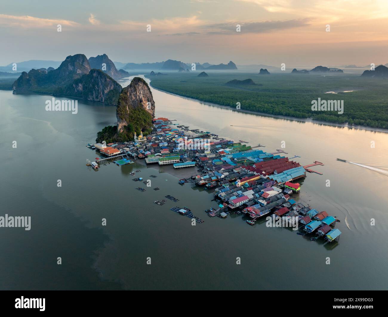 Panorama de l'île de Koh Panyee, village de pêcheurs, Phang Nga, parc national d'Ao Phang Nga, Thaïlande Banque D'Images