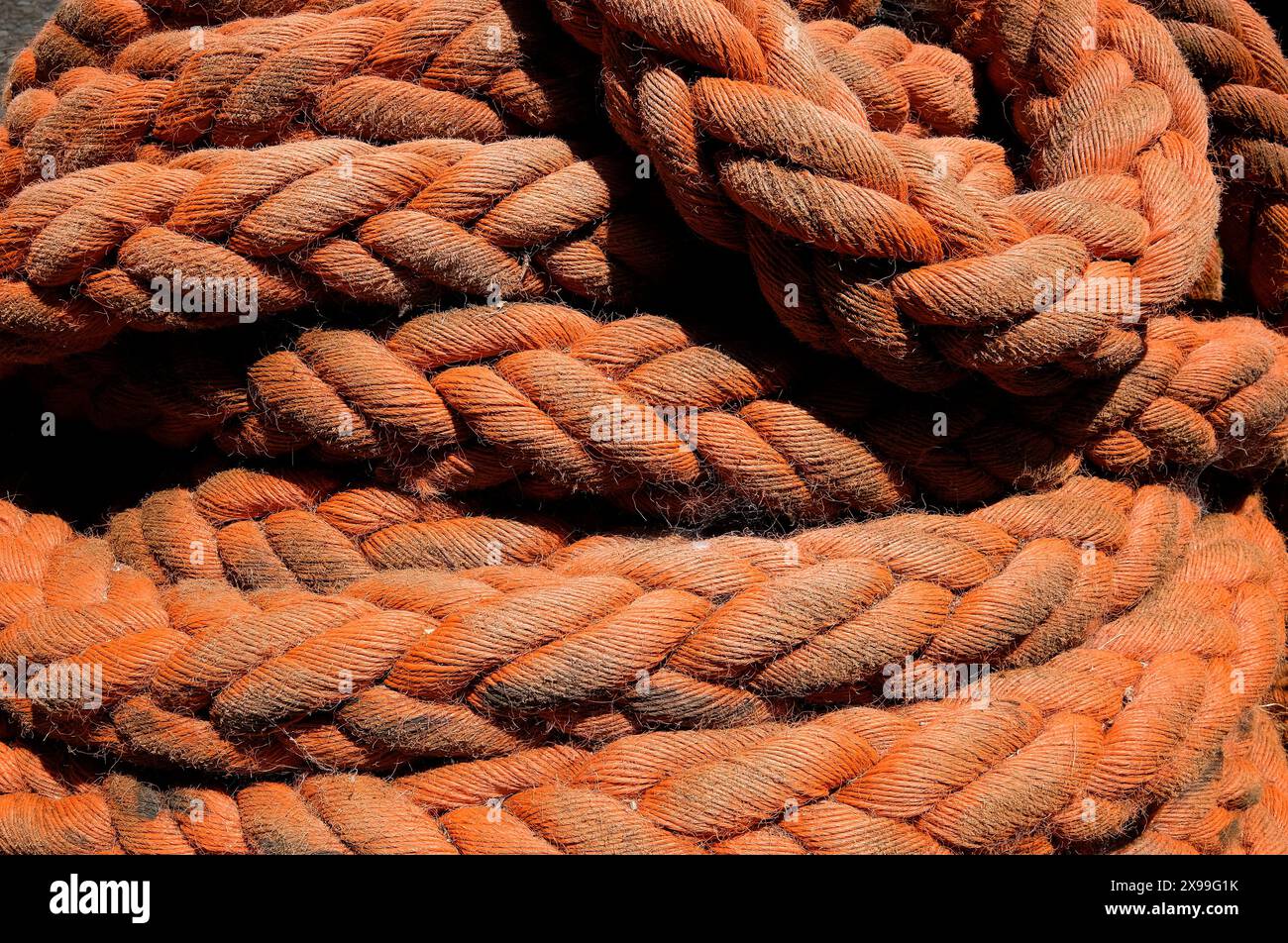 pile de corde orange enroulée Banque D'Images
