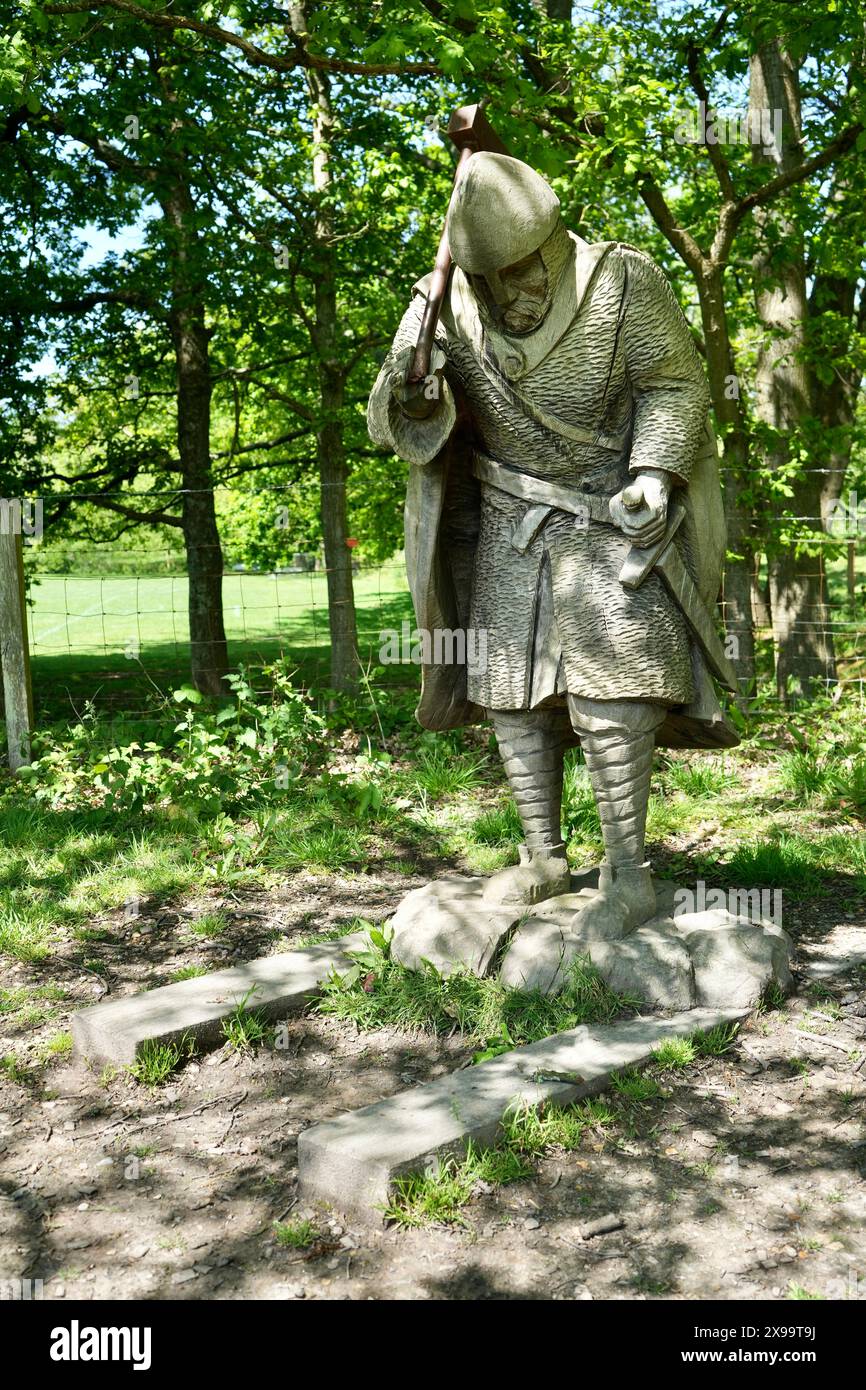 Figure en bois sculptée d'un chevalier sur le site de la bataille de Hastings. Banque D'Images