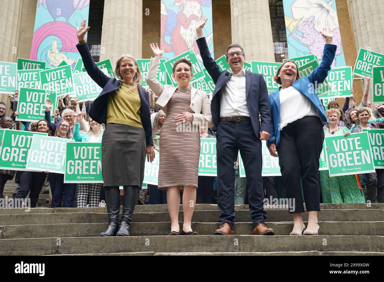 Candidats parlementaires du Parti vert (de gauche à droite) Sian Berry, Carla Denyer, Adrian Ramsay et Ellie Chowns lors du lancement de la campagne électorale du Parti vert à St George's Bristol. Date de la photo : jeudi 30 mai 2024. Banque D'Images