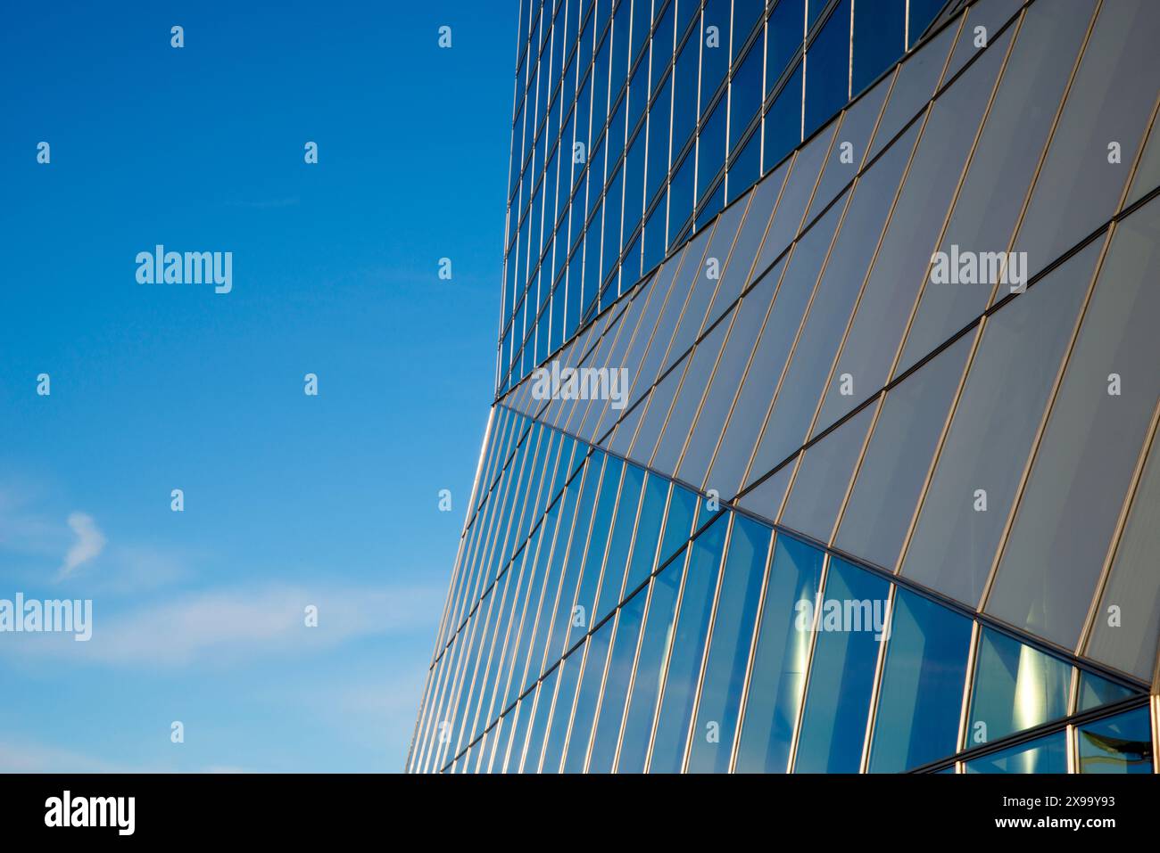 Cristal Tower, détail de la façade et du ciel bleu. Madrid, Espagne. Banque D'Images