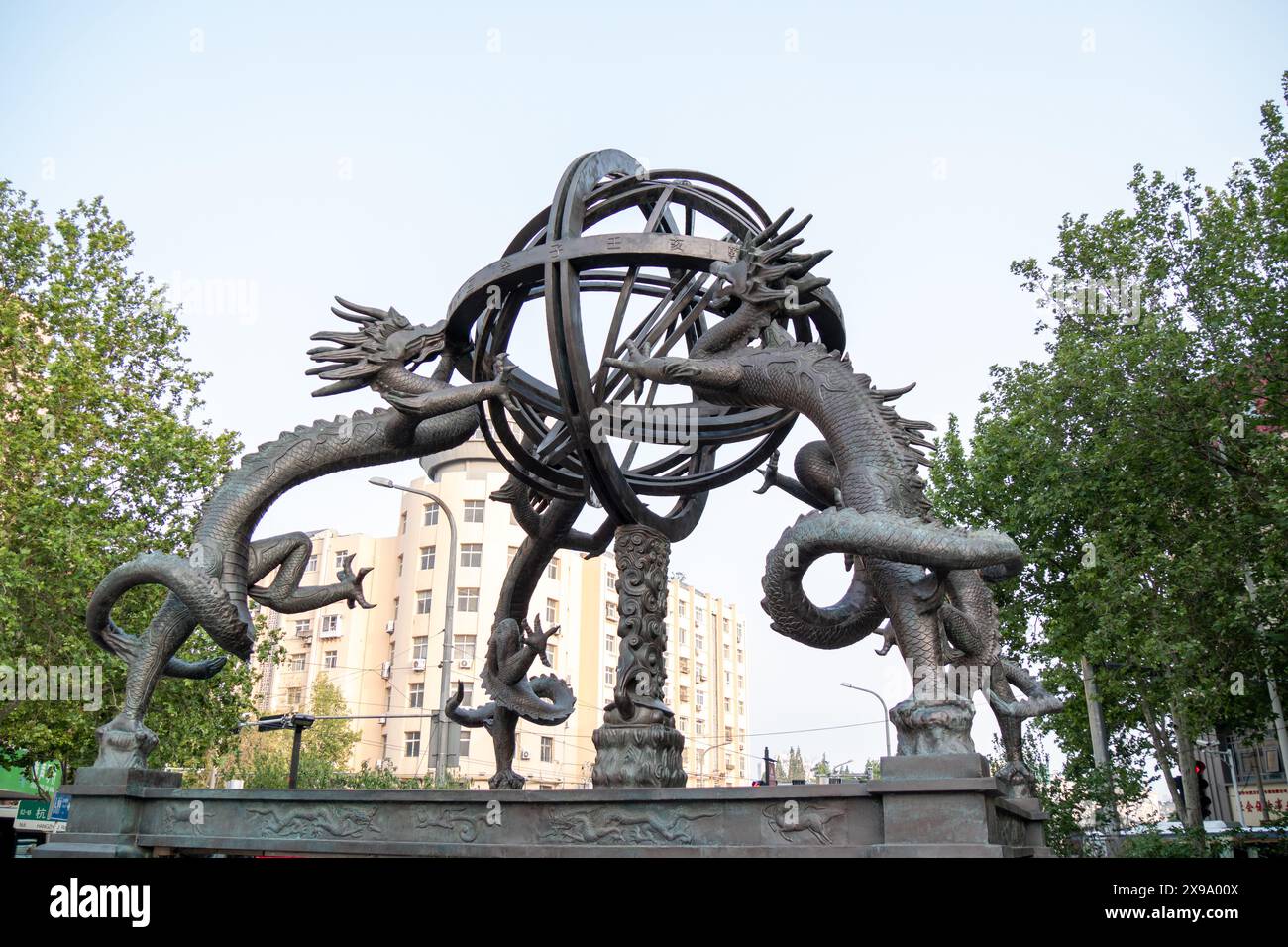 Les Chinois ont utilisé la sphère armillaire pour aider les calculs calendaires et les calculs. Banque D'Images