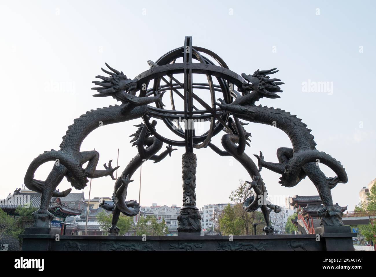 Les Chinois ont utilisé la sphère armillaire pour aider les calculs calendaires et les calculs. Banque D'Images