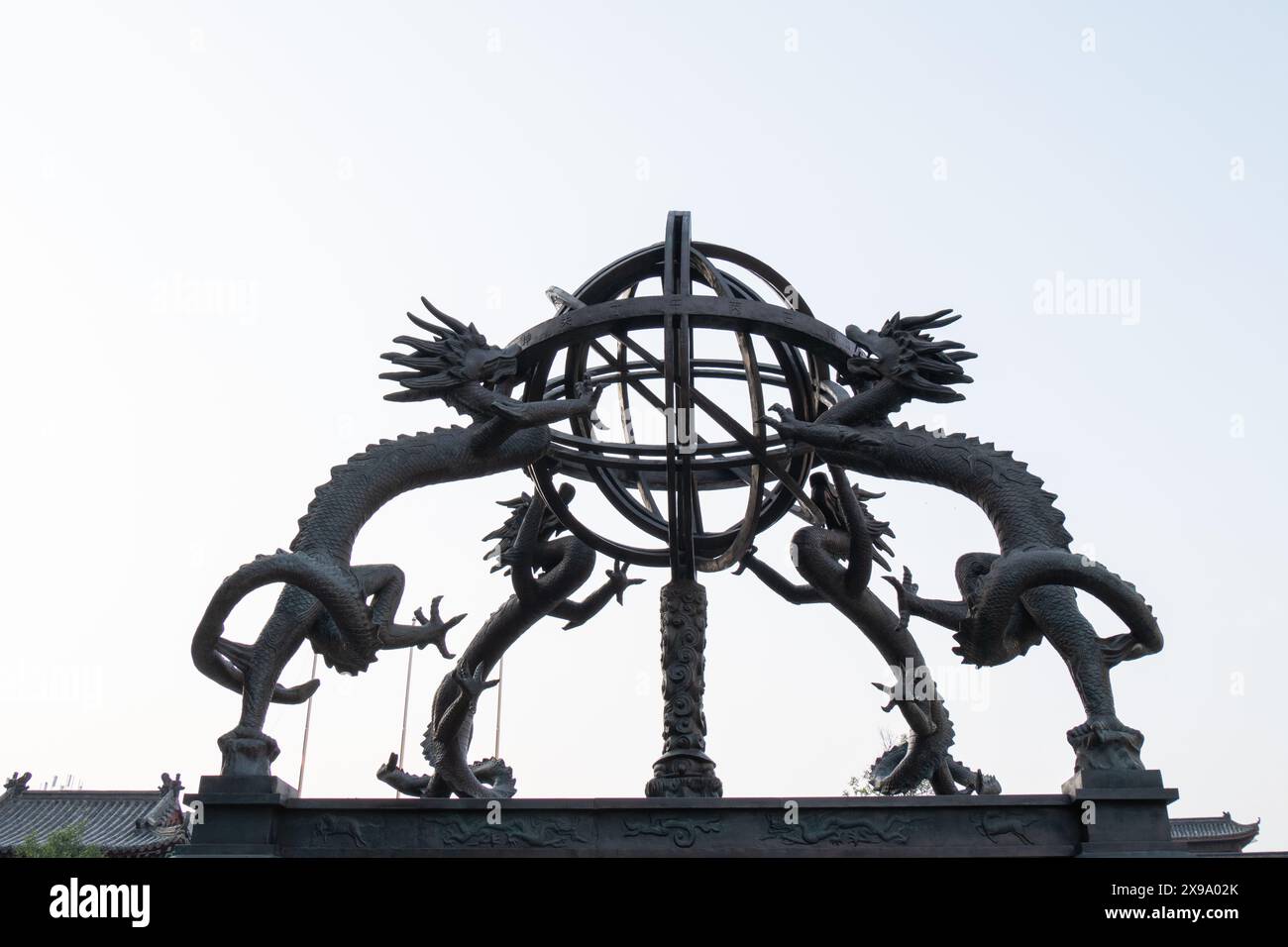 Les Chinois ont utilisé la sphère armillaire pour aider les calculs calendaires et les calculs. Banque D'Images