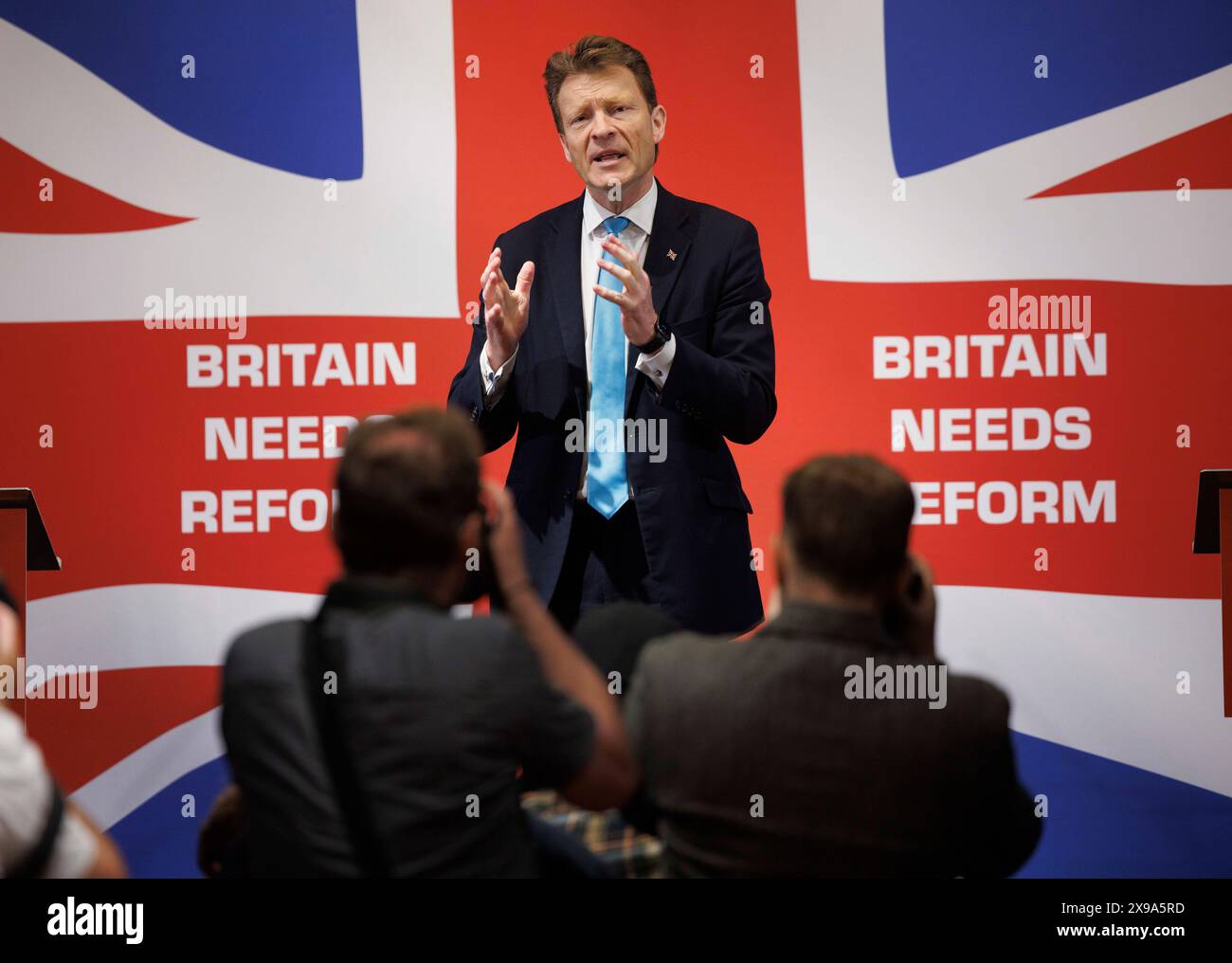 Londres, Royaume-Uni. 30 mai 2024. RICHARD TICE Président honoraire de Reform UK NIGEL FARAGE et le leader de Reform UK RICHARD TICE lors d'une conférence de presse à Glaziers Hall annonçant la réforme PartyÕs nouvelle politique d'immigration crédit : Mark Thomas/Alamy Live News Banque D'Images