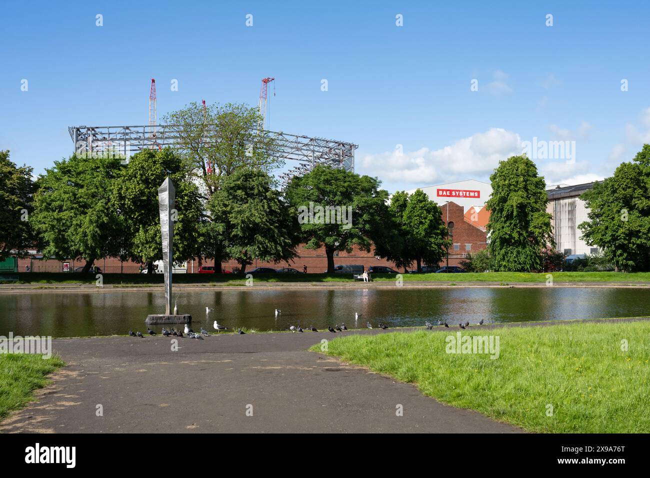 BAE Systems construction d'un hall de construction navale depuis Elder Park, Govan, Glasgow, Écosse, Royaume-Uni Banque D'Images