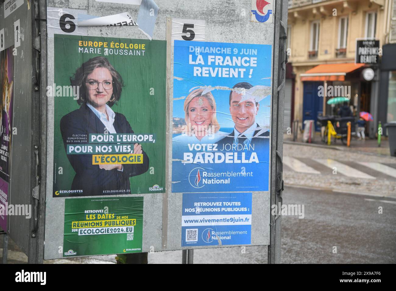 Paris, France. 29 mai 2024. Les panneaux d'affichage pour les élections au Parlement européen planent autour de la ville le 29 mai 2025. Les élections auront lieu du 6 au 9 juin 2024, à Paris. (Photo de Lionel Urman/Sipa USA) crédit : Sipa USA/Alamy Live News Banque D'Images