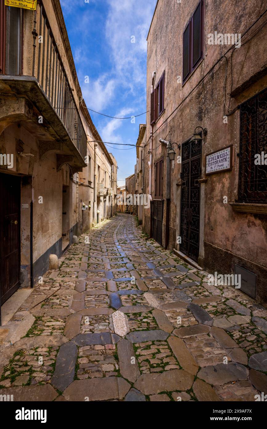 Les rues étroites médiévales d'Erice, Sicile Banque D'Images