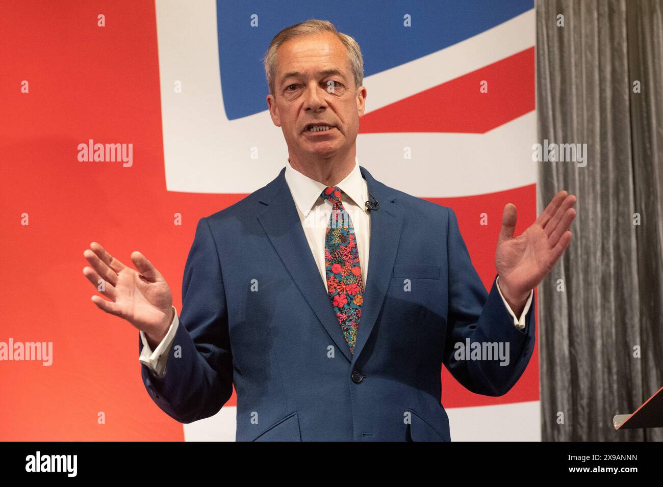 Londres, Royaume-Uni. 30 mai 2024. Nigel Farage s'exprimant lors du lancement de la politique d'immigration du Parti réformiste britannique pour taxer les employeurs pour l'utilisation des migrants à Glazers Hall, Londres, Angleterre, Royaume-Uni le jeudi 30 mai 2024. Crédit : Justin Ng/Alamy Live News. Banque D'Images