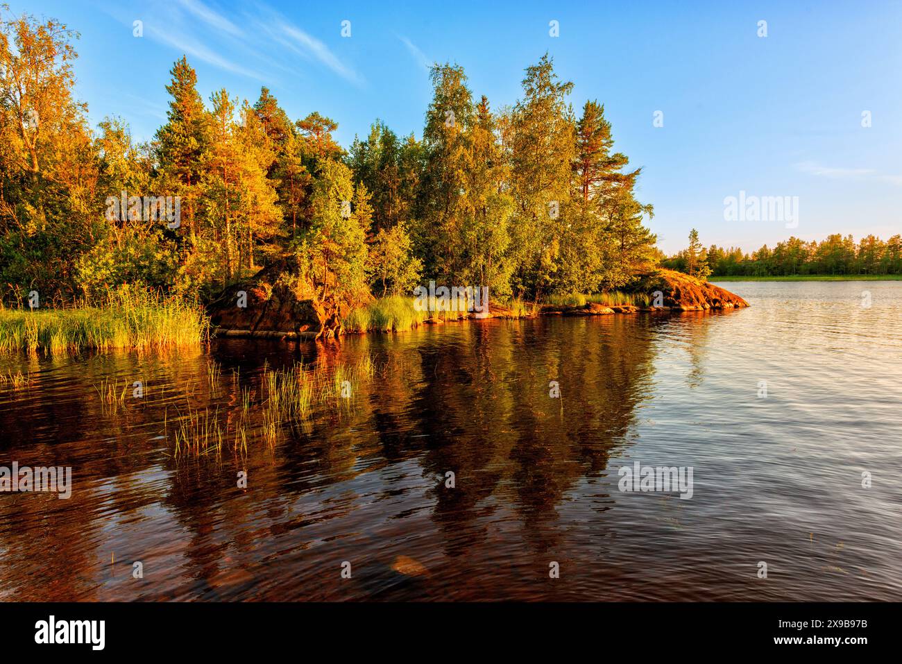 Paysage de la baie sur le lac Ladoga Banque D'Images