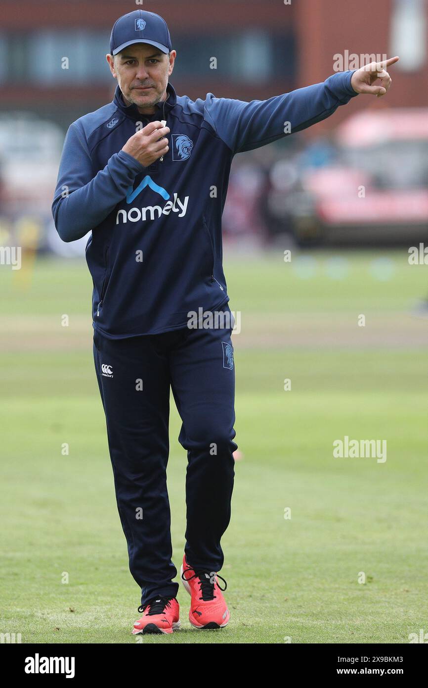 L'entraîneur de Durham Ryan Campbell avant le match Vitality T20 Blast entre le Lancashire et le Durham County Cricket Club à Old Trafford, Manchester le jeudi 30 mai 2024. (Photo : Robert Smith | mi News) crédit : MI News & Sport /Alamy Live News Banque D'Images