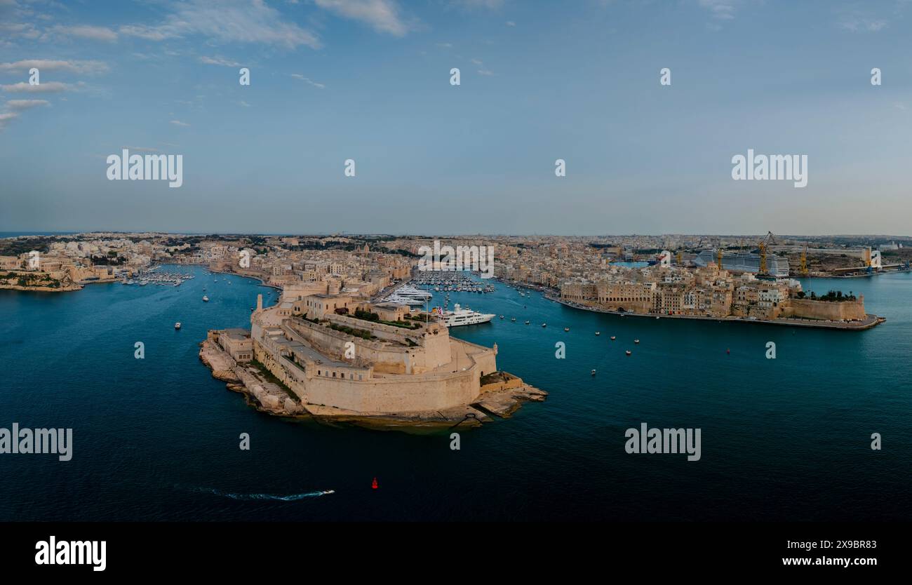 Fort : Angelo et le Grand Port à Vittoriosa, Malte. Malte, capitale de la Valette. Panorama senglea, Birgu, Kalkara. Vue aérienne de dessus. Banque D'Images