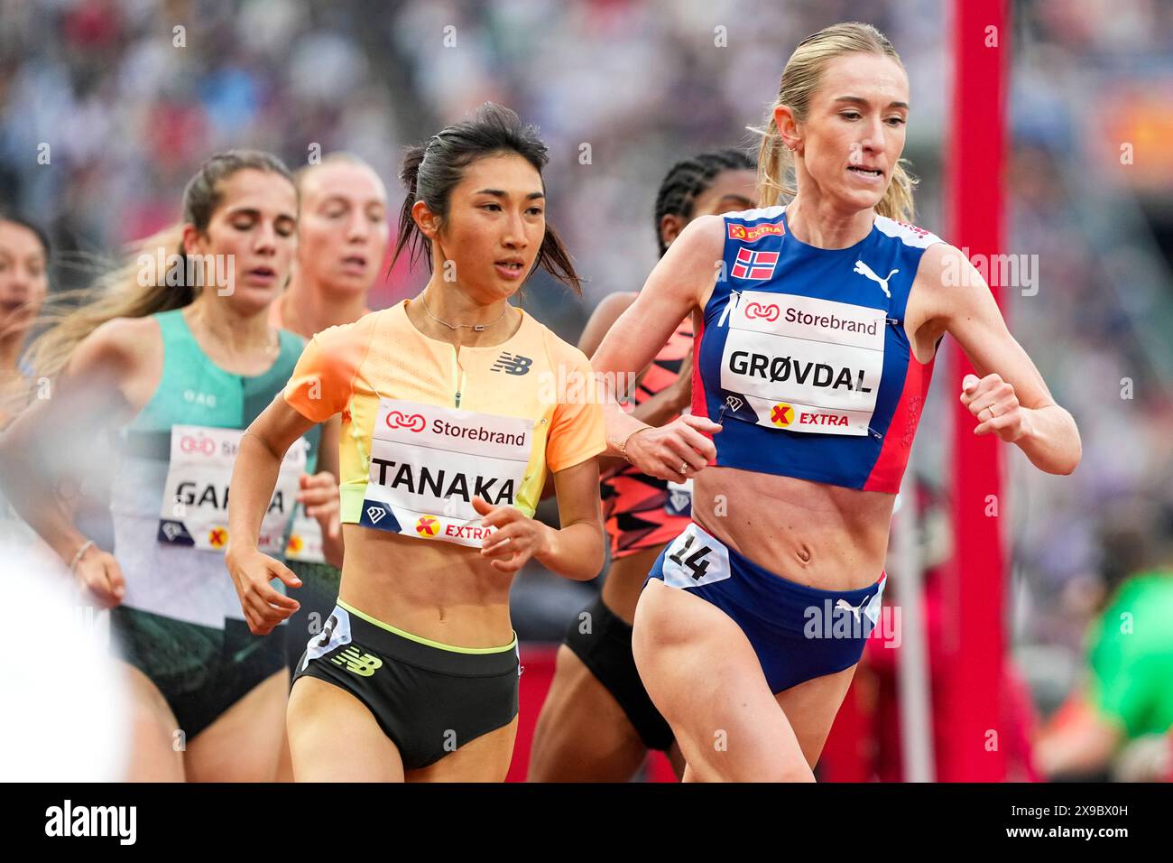 Oslo 20240530. La norvégienne Karoline Bjerkeli Grøvdal et la japonaise Nozomi Tanaka courent 3000 mètres lors des Jeux de la Diamond League Bislett 2024 au stade Bislett. Photo : Beate Oma Dahle / NTB Banque D'Images