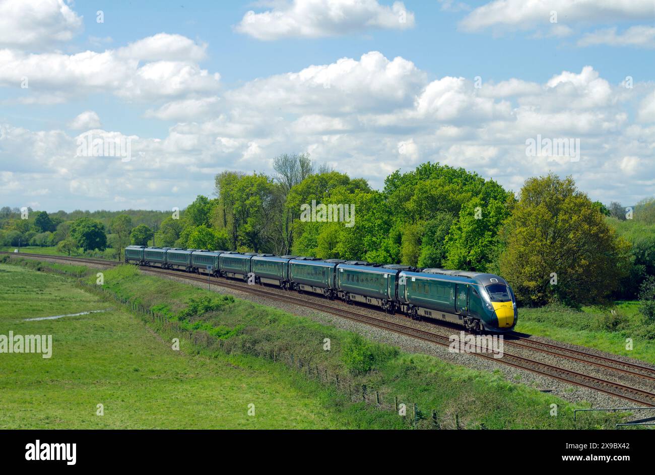 Une classe 800 bi-mode IET (Intercity Express train) multiple unit number 800316 en service à Silverton le 4 mai 2024. Banque D'Images
