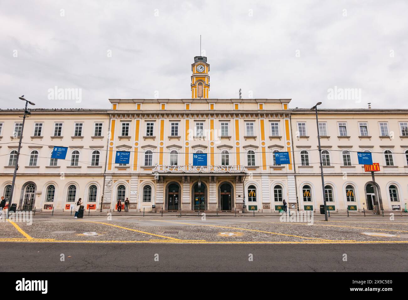 La façade du bâtiment de la gare principale de Ljubljana, Slovénie Banque D'Images