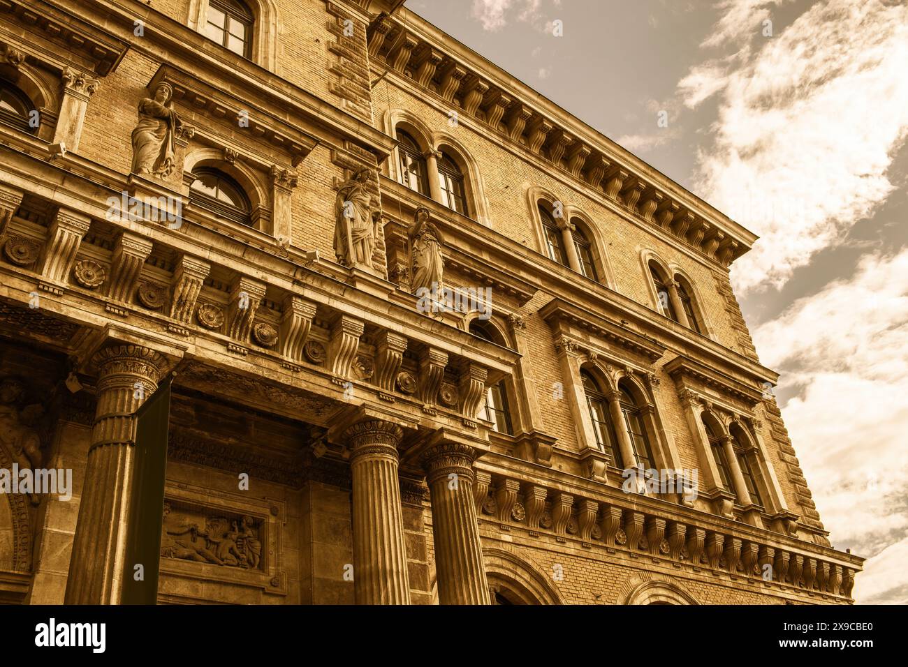 Bâtiments historiques dans les rues de Budapest. Mai 2024. Photo de haute qualité Banque D'Images