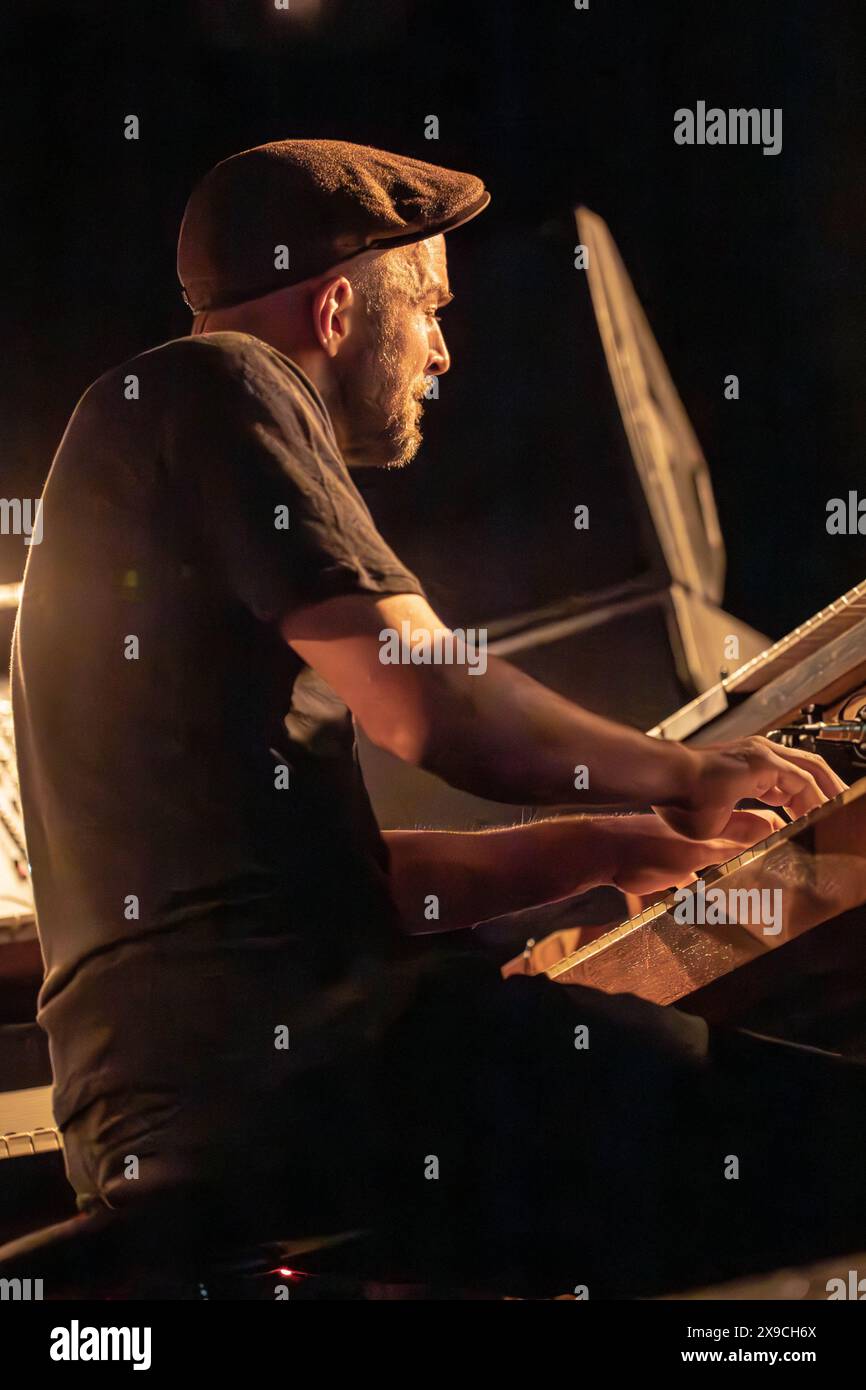 Milan, Italie. 30 mai 2024. Le musicien et producteur allemand NILS FRAHM se produit en direct sur scène à fabrique pour présenter son nouvel album 'Day'. Crédit : Rodolfo Sassano/Alamy Live News Banque D'Images