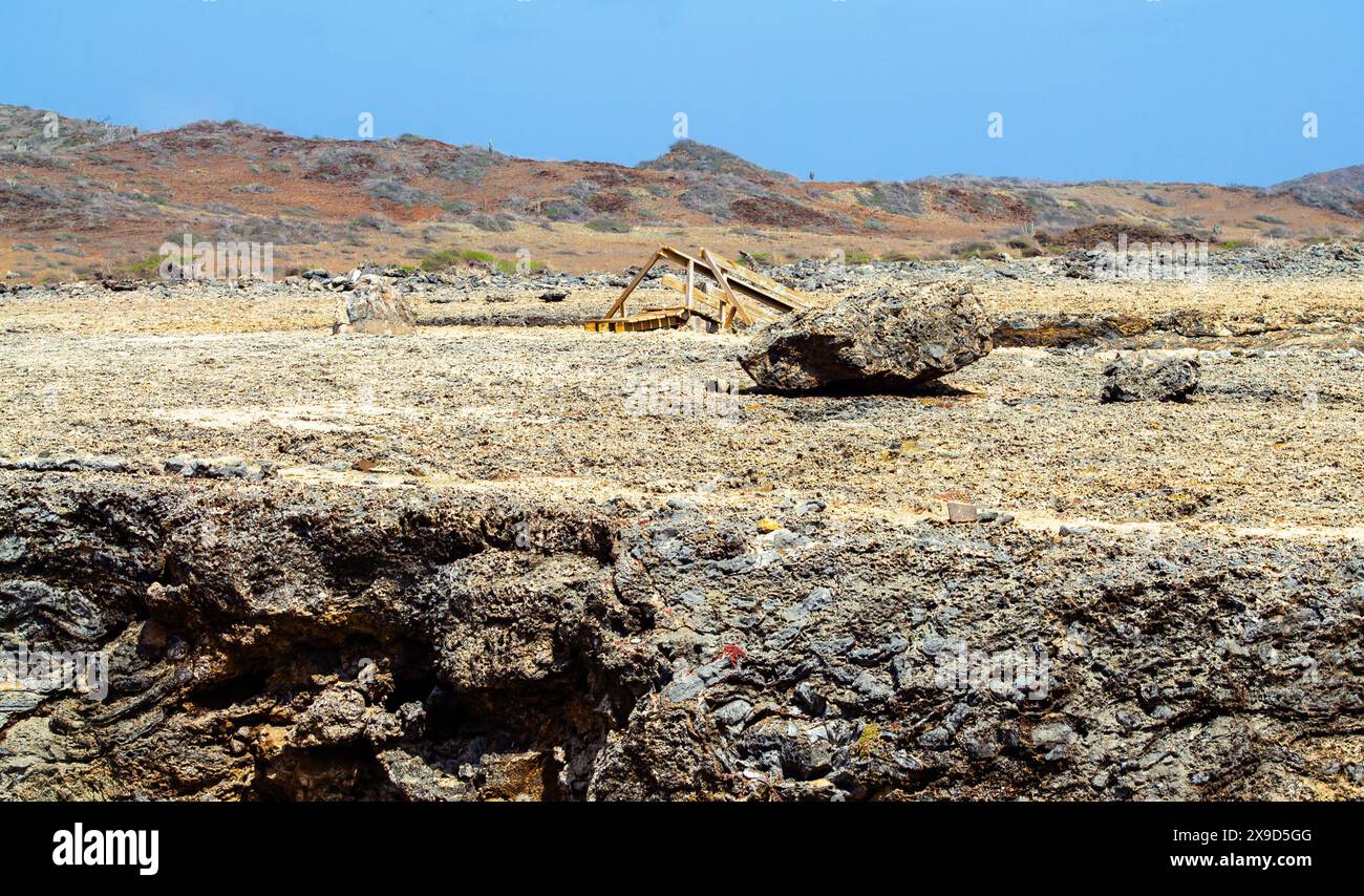 Plage de la côte de lave sèche dans l'île de Curaçao Banque D'Images