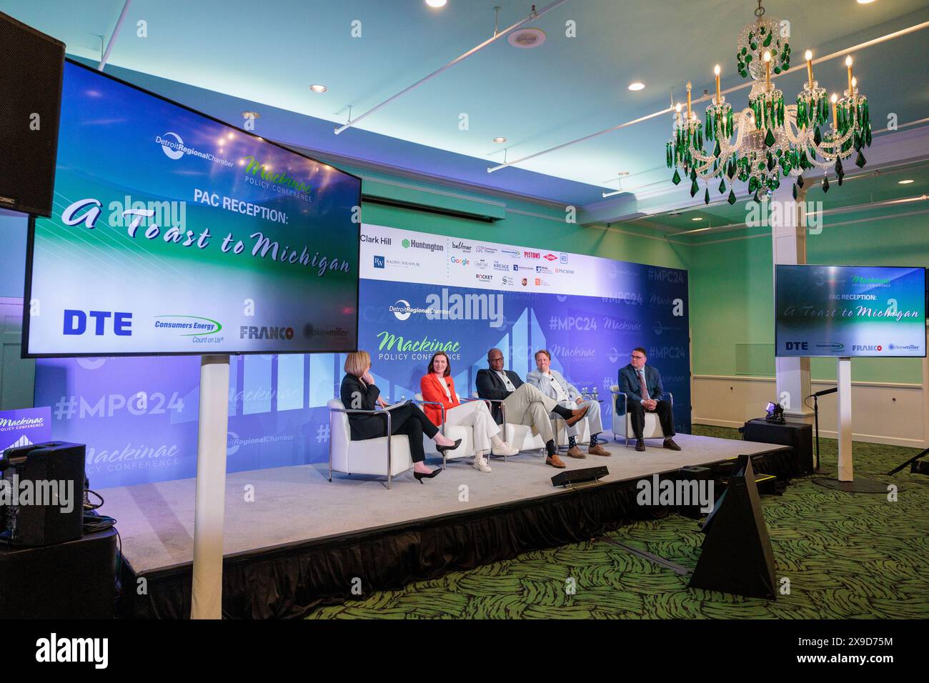 Mackinac Island, États-Unis. 30 mai 2024. Chef de la majorité au Sénat du Michigan Winnie Brinks (d-Grand Rapids), président de la Chambre du Michigan Joe Tate (d-Detroit), chef de la minorité au Sénat du Michigan Aric Nesbitt (R-porter Twp.) Et le chef de la minorité de Michigan House Matt Hall (R-Richland Twp.) Allocution à la Conférence sur les politiques Mackinac à Mackinac Island, au Michée, le 30 mai 2024. (Photo de Andrew Roth/Sipa USA) crédit : Sipa USA/Alamy Live News Banque D'Images