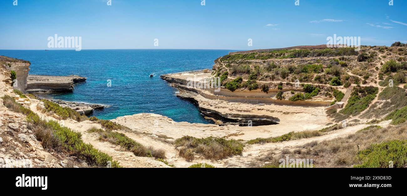 Piscine Saint Pierre, belle vue côtière de la péninsule de Delimara, avec des rochers et une mer turquoise, paysage naturel de l'île de Malte. Banque D'Images