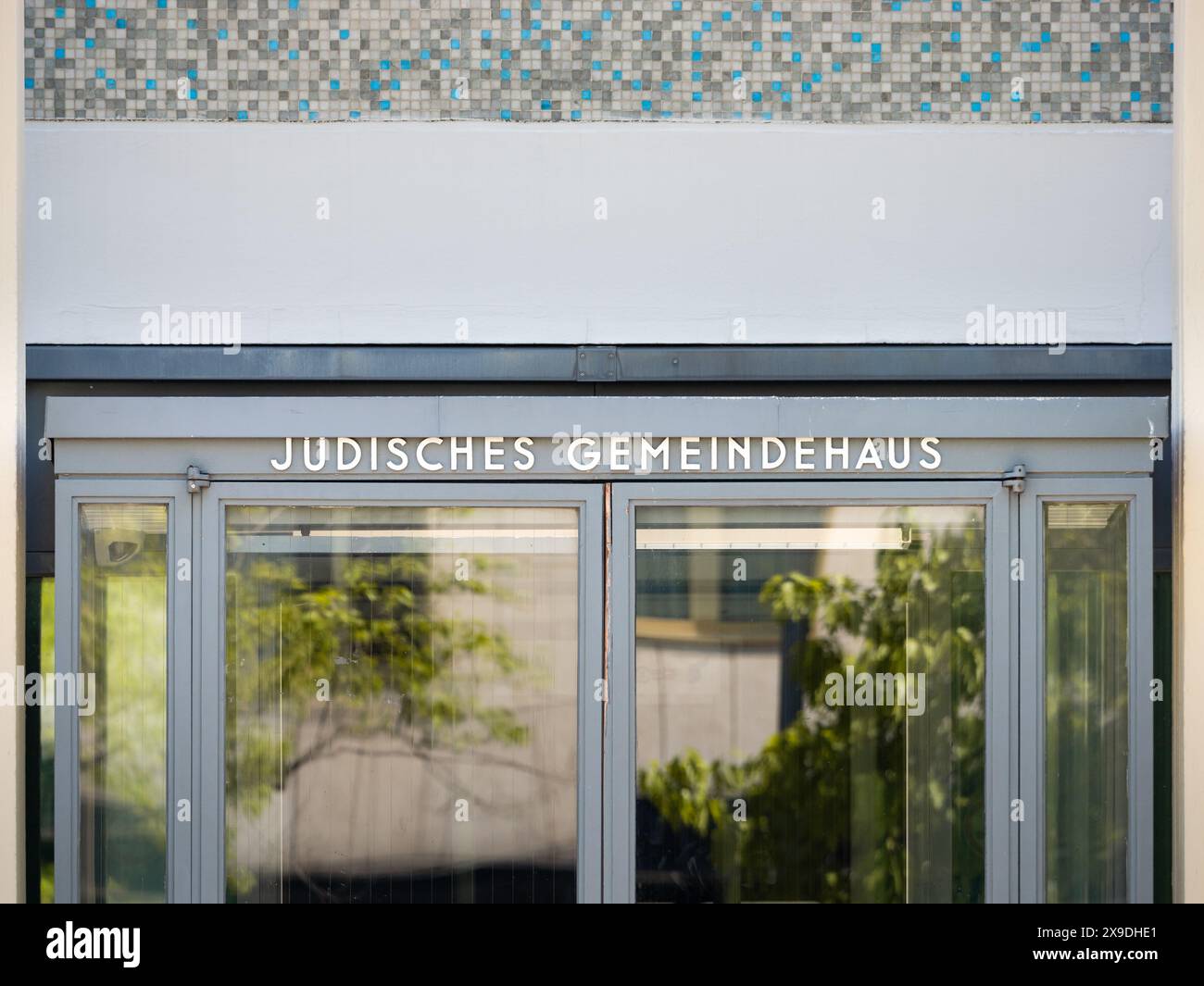 Jüdisches Gemeindehaus (Maison de la communauté juive) porte d'entrée du bâtiment dans le quartier de Charlottenburg. Lieu de culte du peuple juif. Banque D'Images