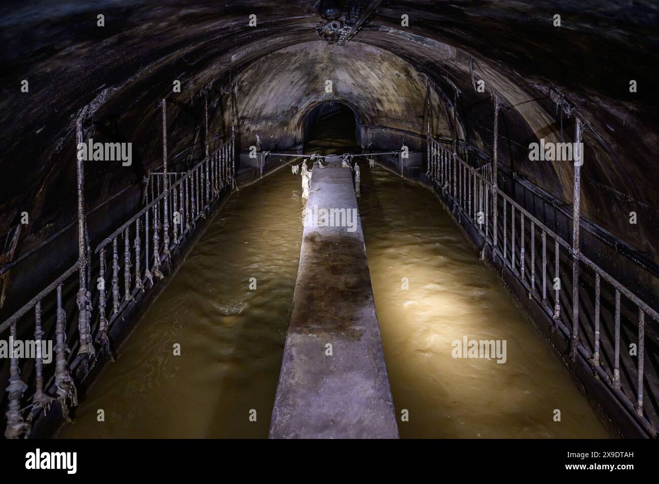vienne, autriche, 30 mai 2024, égout du système d'eaux usées de vienne près de karlsplatz, autriche *** wien, österreich, 30. mai 2024, abwasserkanal des wiener abwassersystems beim karlsplatz, Österreich Copyright : xx Banque D'Images