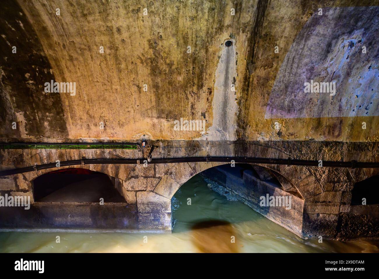 vienne, autriche, 30 mai 2024, égout du système d'eaux usées de vienne près de karlsplatz, autriche *** wien, österreich, 30. mai 2024, abwasserkanal des wiener abwassersystems beim karlsplatz, Österreich Copyright : xx Banque D'Images