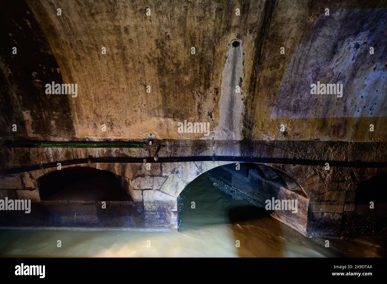 vienne, autriche, 30 mai 2024, égout du système d'eaux usées de vienne près de karlsplatz, autriche *** wien, österreich, 30. mai 2024, abwasserkanal des wiener abwassersystems beim karlsplatz, Österreich Copyright : xx Banque D'Images
