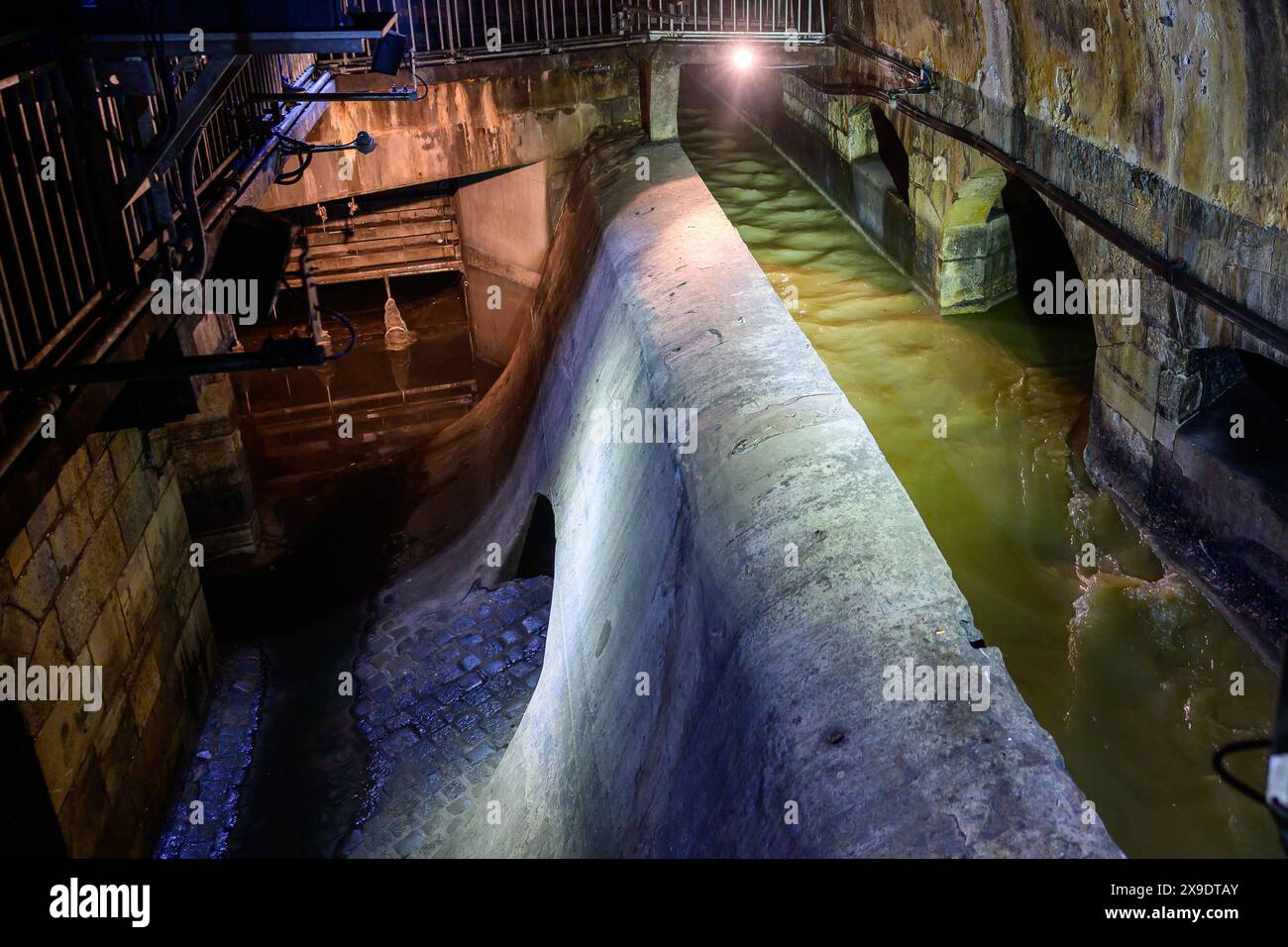 vienne, autriche, 30 mai 2024, égout du système d'eaux usées de vienne près de karlsplatz, autriche *** wien, österreich, 30. mai 2024, abwasserkanal des wiener abwassersystems beim karlsplatz, Österreich Copyright : xx Banque D'Images