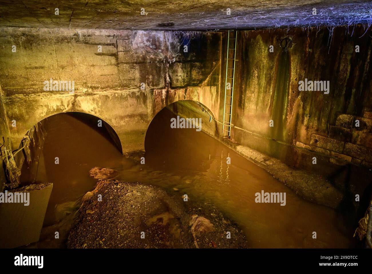 vienne, autriche, 30 mai 2024, égout du système d'eaux usées de vienne près de karlsplatz, autriche *** wien, österreich, 30. mai 2024, abwasserkanal des wiener abwassersystems beim karlsplatz, Österreich Copyright : xx Banque D'Images