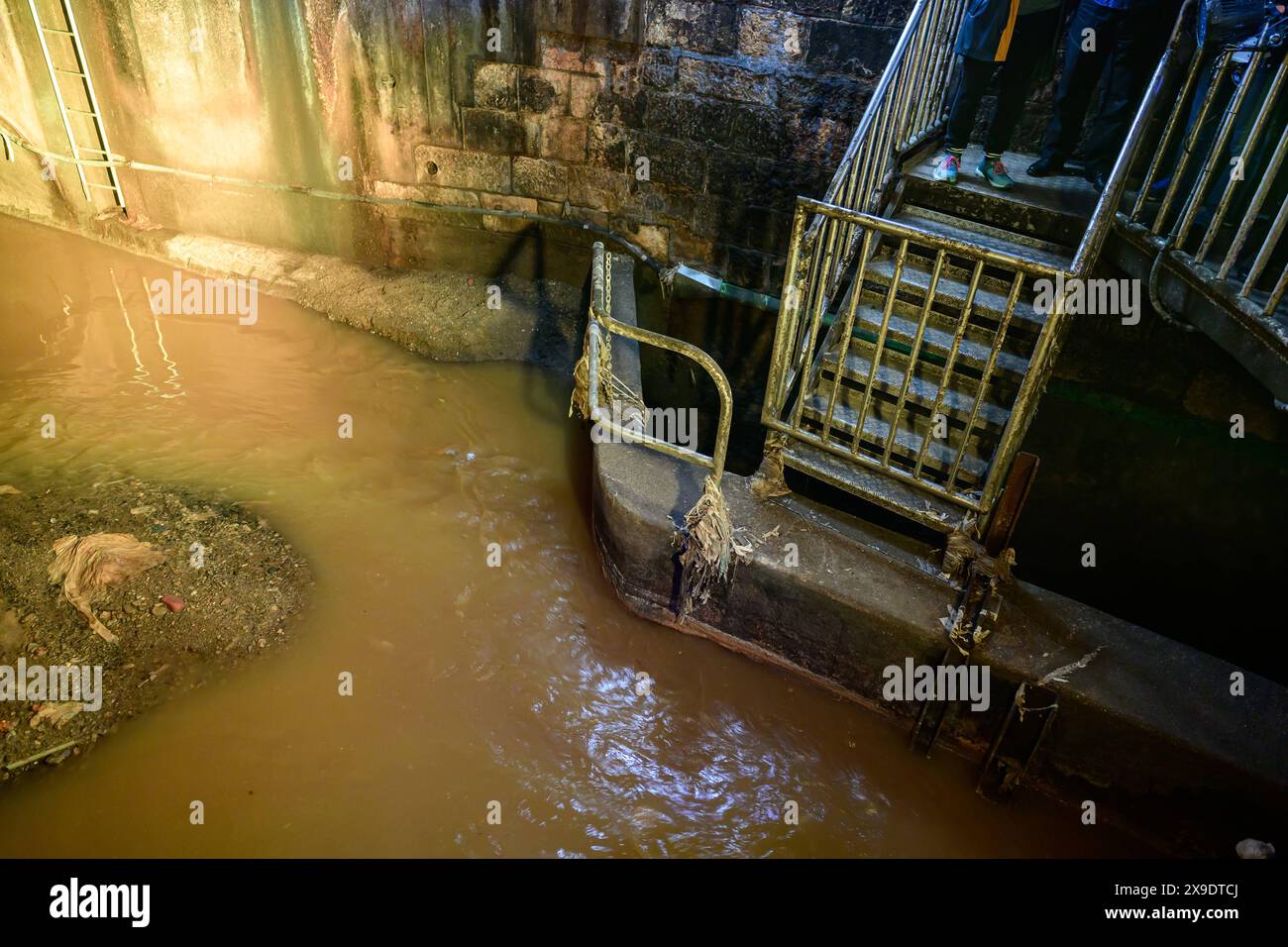 vienne, autriche, 30 mai 2024, égout du système d'eaux usées de vienne près de karlsplatz, autriche *** wien, österreich, 30. mai 2024, abwasserkanal des wiener abwassersystems beim karlsplatz, Österreich Copyright : xx Banque D'Images