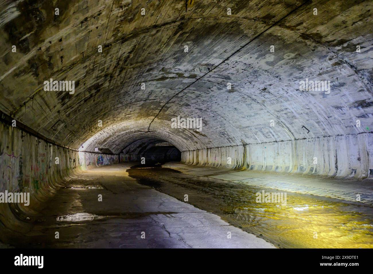 vienne, autriche, 30 mai 2024, lit souterrain de la rivière wienfluss près de karlsplatz *** wien, österreich, 30. mai 2024, unterirdisches flussbett des wienflusses beim karlsplatz Copyright : xx Banque D'Images