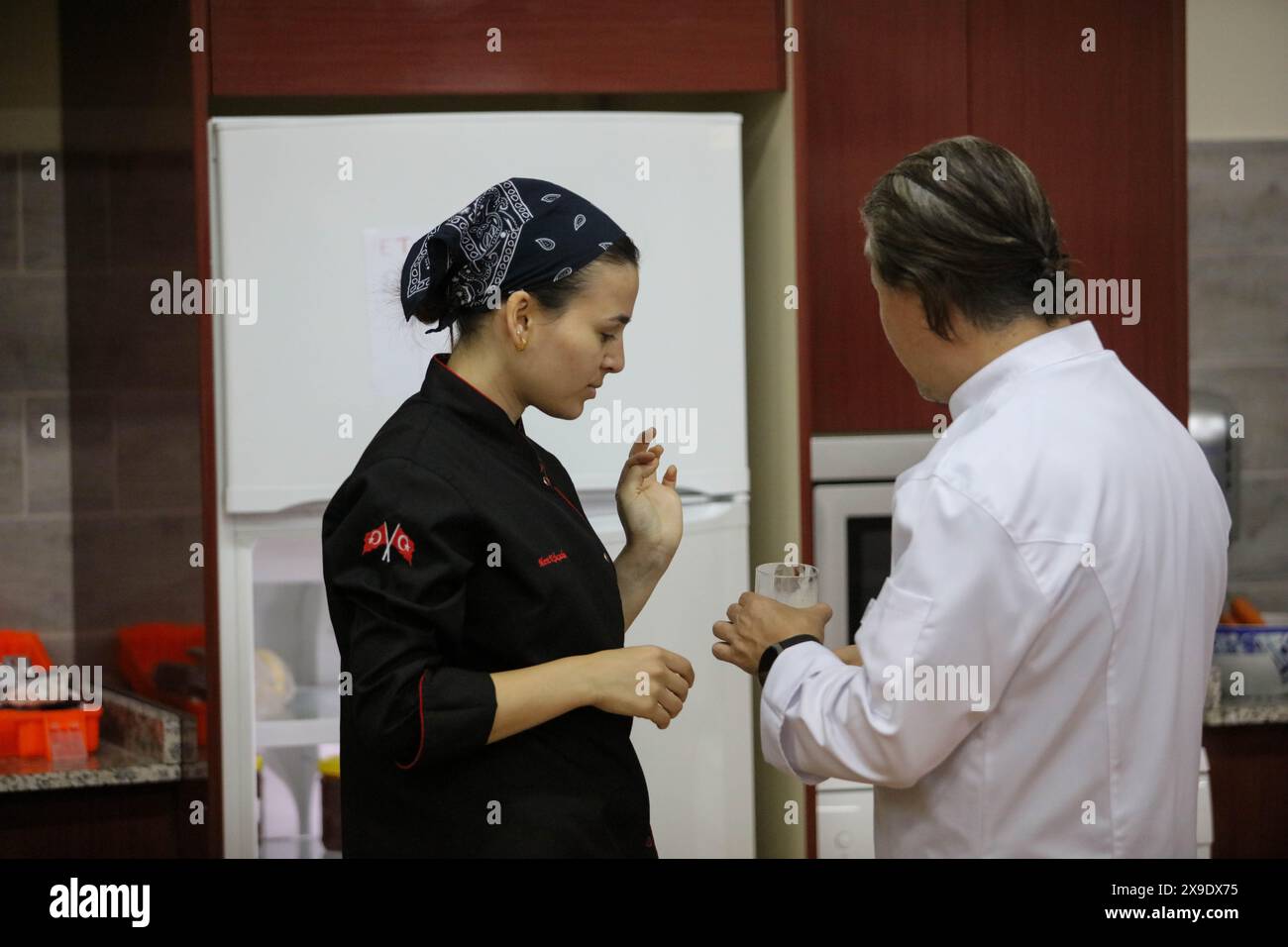 30 mai 2024 : Gaziantep, Turkiye. 30 mai 2024. Les étudiants du Département des arts culinaires de l'Université islamique de science et de technologie Gaziantep préparent la nourriture lors d'une formation sur le campus (crédit image : © Zakariya Yahya/IMAGESLIVE via ZUMA Press Wire) USAGE ÉDITORIAL SEULEMENT! Non destiné à UN USAGE commercial ! Banque D'Images