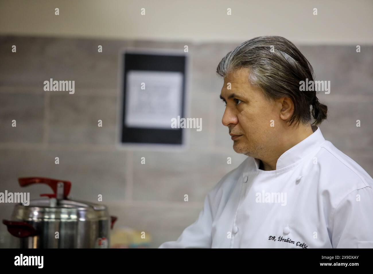 30 mai 2024 : Gaziantep, Turkiye. 30 mai 2024. Les étudiants du Département des arts culinaires de l'Université islamique de science et de technologie Gaziantep préparent la nourriture lors d'une formation sur le campus (crédit image : © Zakariya Yahya/IMAGESLIVE via ZUMA Press Wire) USAGE ÉDITORIAL SEULEMENT! Non destiné à UN USAGE commercial ! Banque D'Images