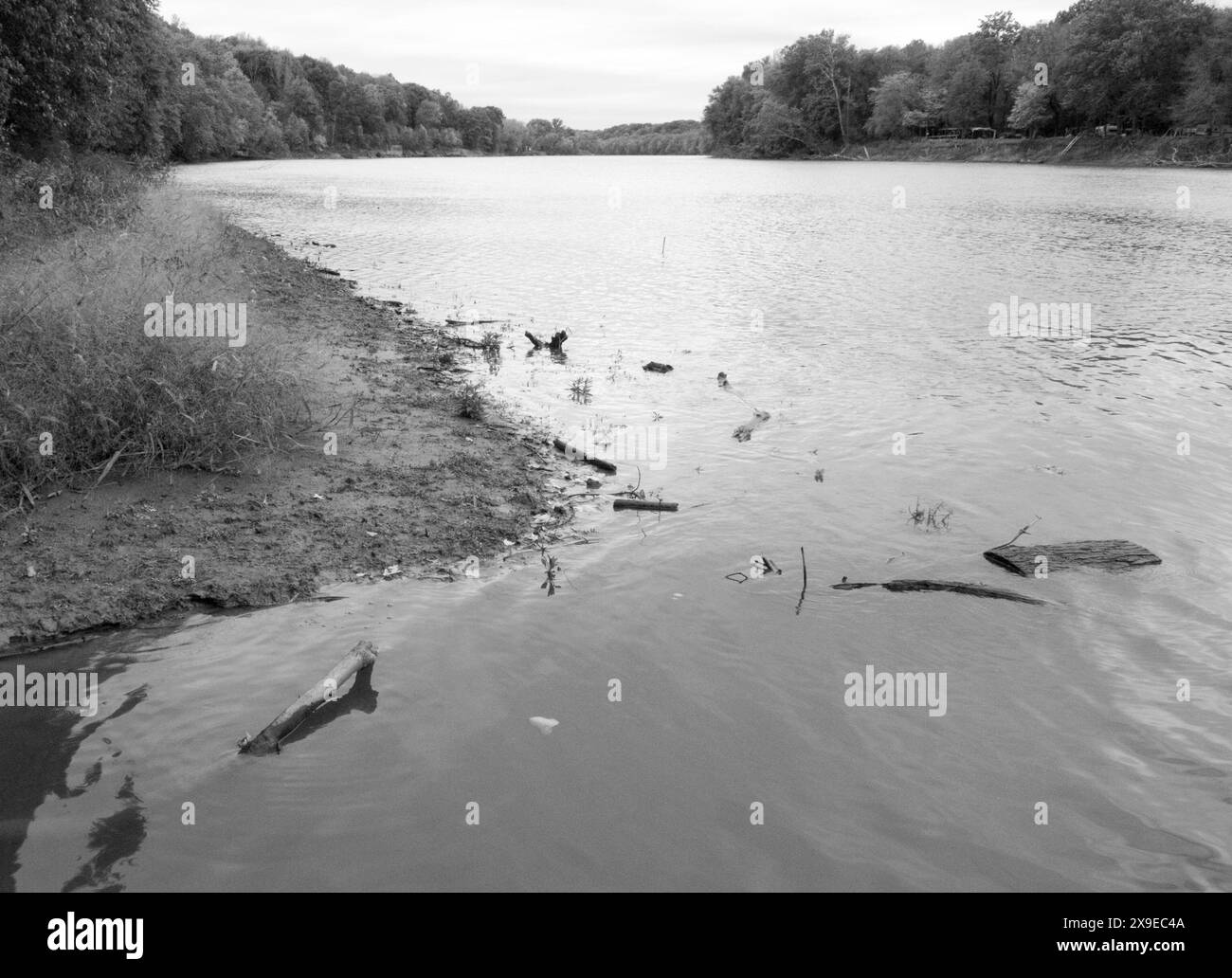 La rivière Wabash à côté du parc Oubache Trails dans le comté de Knox, Indiana, États-Unis. Banque D'Images