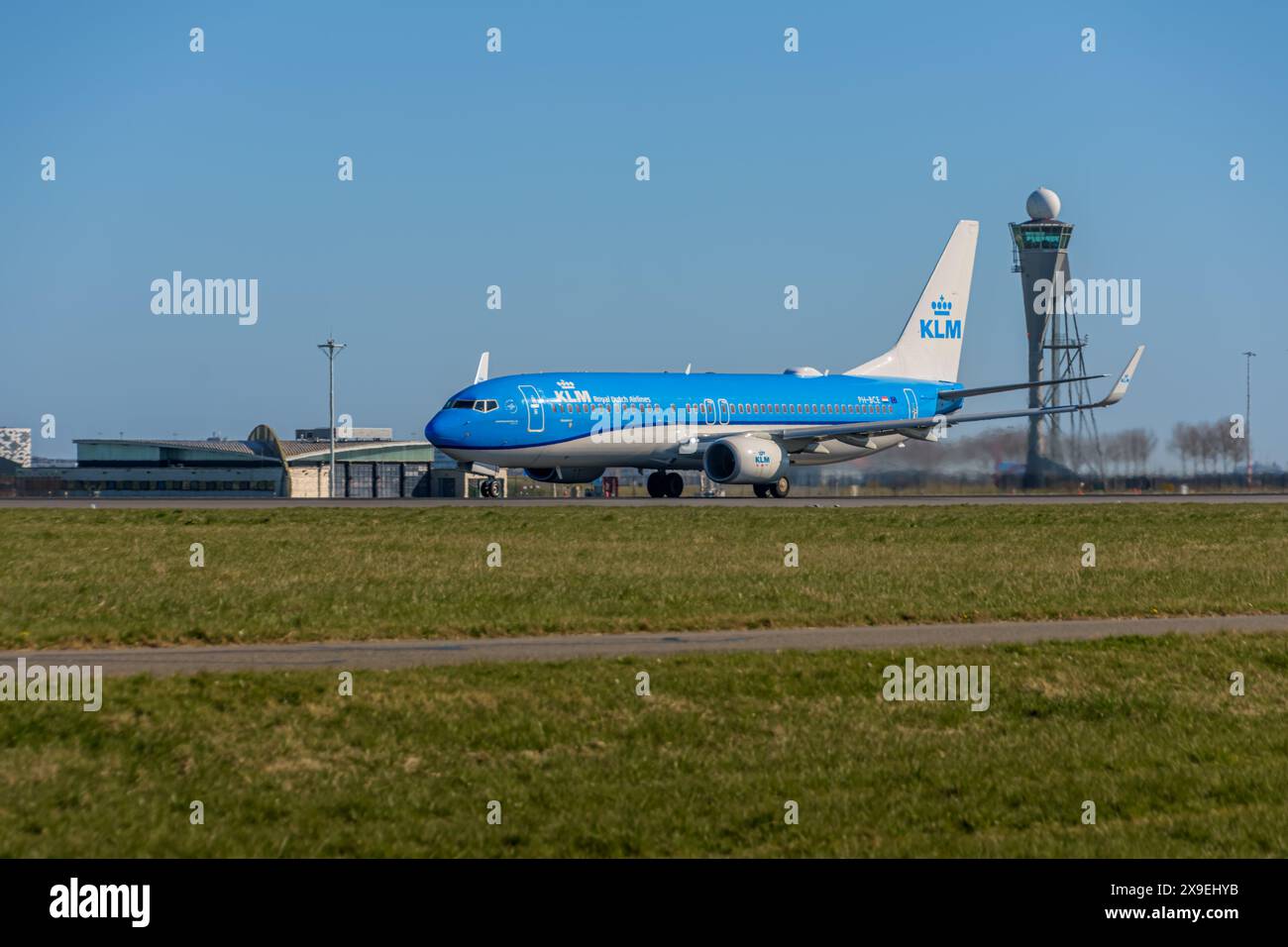 KLM boeing 737 est prêt à partir du Polderbaan de l'aéroport d'Amsterdam Schiphol Banque D'Images